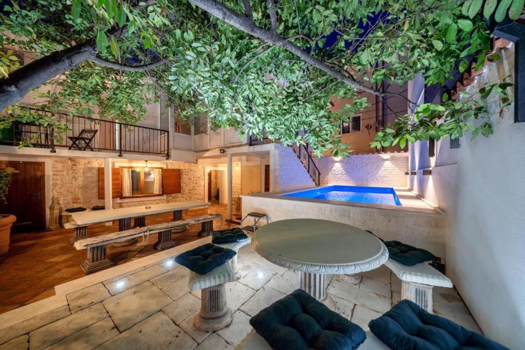 Heritage Residence In Center With Pool- Apartments Vodice Eksteriør billede