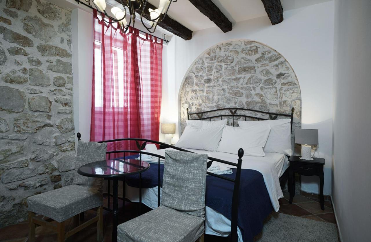 Heritage Residence In Center With Pool- Apartments Vodice Værelse billede