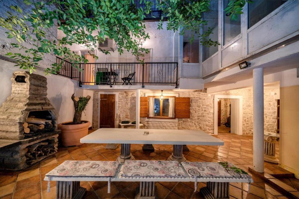Heritage Residence In Center With Pool- Apartments Vodice Eksteriør billede